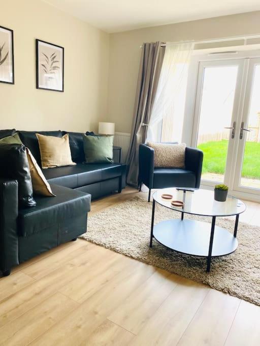 Stylish 3 Bed Semi Trentham On Trent Holiday home *